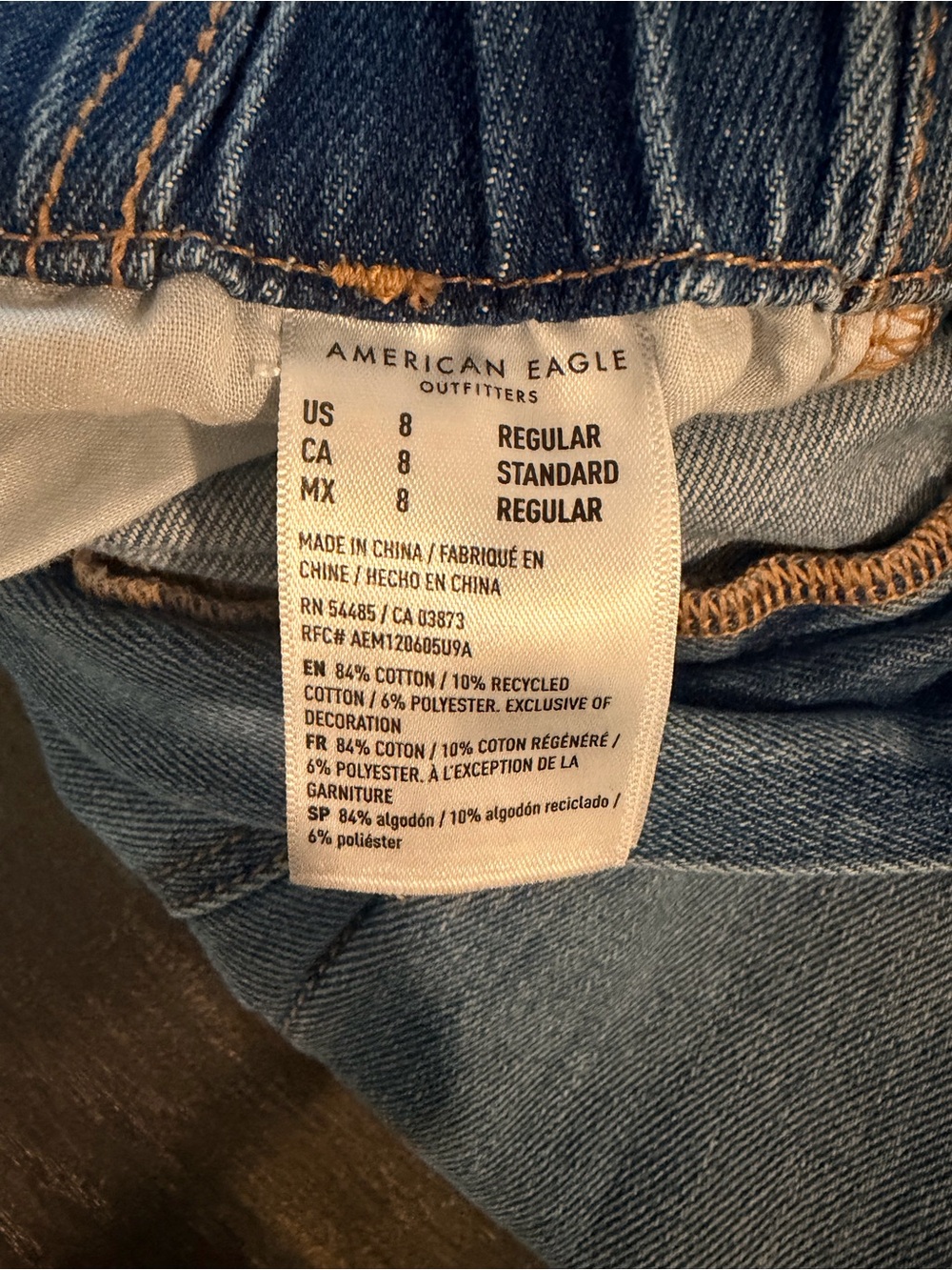 AE Light Blue Hi-Waisted Elastic Straight Leg Jeans. Size 8. - Picture 6 of 10